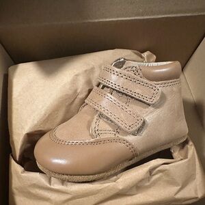 Leather High Top Sneaker - US 3